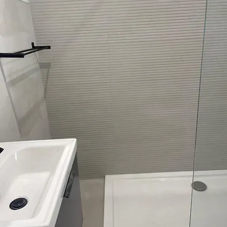 Modern And Accessible Lejlighed Galway