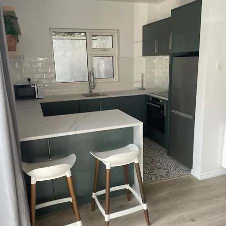 Modern And Accessible Lejlighed Galway