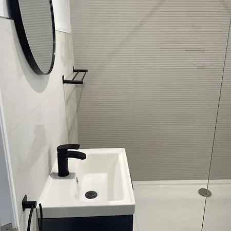 Modern And Accessible Apartmán